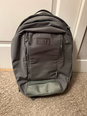 YETI 27L Crossroads Camp Green